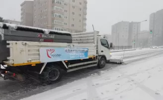 Güngören’de karla mücadelede yoğun çalışma
