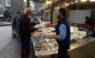 Gürcistan’dan hamsi gelmeyince tezgâhlar istavrite kaldı
