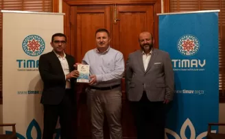 Hafız İsmail Özarpa, kazandığı ödülünü TİMAV’a bağışladı