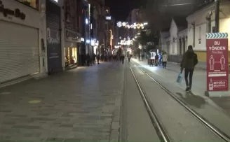 Hafta sonu sokağa çıkma kısıtlaması başladı
