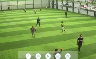 Halı sahada maç yaparken kalp krizi geçirip hayatını kaybetti
