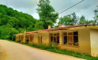 Harabeye dönen köy okulunu köy konağına dönüştürdüler
