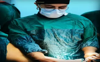 Hastanede kendisini uyaran doktoru bıçakladı
