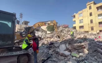 Hatay’da enkaz kaldırma çalışmaları devam ediyor
