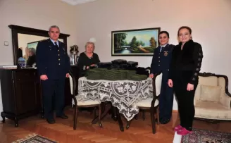 Hatice teyzeden Mehmetçiğe 150 bere ve boyunluk
