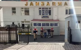 Hırsızlar jandarmadan kaçamadı

