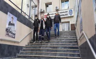 Hırsızlar önce güvenlik kamerasına sonra polise yakalandı

