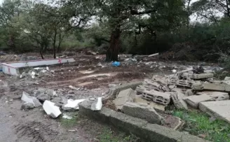 İBB Pendik mezarlığındaki kaçak yapıları kaldırdı
