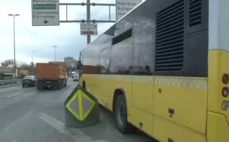 İETT otobüsü bariyere çarptı, 4 kişi yaralandı
