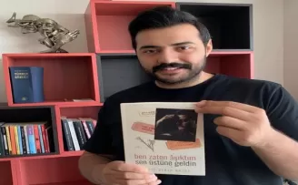 İlk kitabı yayınlandı
