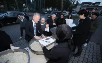 İnegöl Belediyesi’nden fakülte bahçesinde iftar bereketi