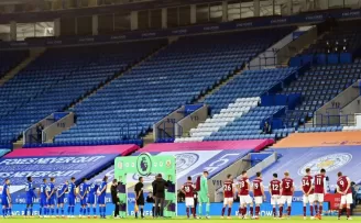 İngiltere’de taraftarlar tribüne dönüyor!
