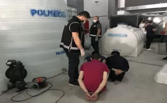 İnternetten ‘kozmetik ürün’ kılıfıyla kaçak içki satan şebeke çökertildi
