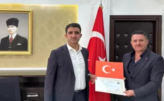 İpsala’dan Keşan’a atanan Müdür Karbuz’a Kaymakam Sevgili’den başarı belgesi