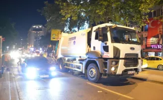 İşitme engelli scooter sürücüsü çöp kamyonu altında kalarak hayatını kaybetti
