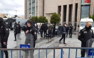 İstanbul Adliyesi önünde polise bıçaklı saldırı

