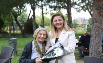 İstanbul Bakırköy’de Anneler Günü’nde üç kuşak bir araya geldi