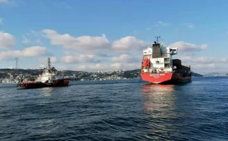 İstanbul Boğazı’nda gemi sürüklendi
