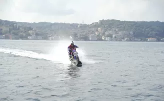 İstanbul Boğazı’nda sıra dışı gösteri
