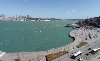 İstanbul Boğazı’nda sıra dışı renk
