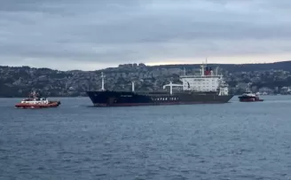 İstanbul boğazında arıza yapan tanker sürüklendi
