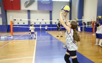 İstanbul Büyükşehir on binlerce çocuğu sporla buluşturuyor