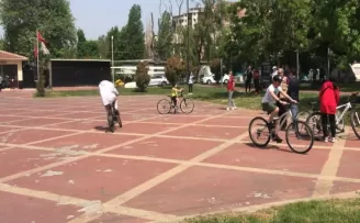 İstanbul’da 15-20 yaş arası gençler sokakla buluştu

