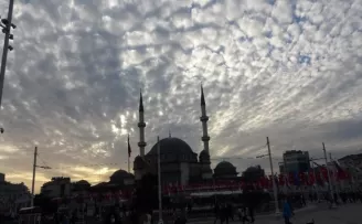 İstanbul’da bulutların oluşturduğu manzara mest etti
