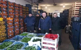 İstanbul’da etkili olan kar hal esnafını olumsuz etkiledi
