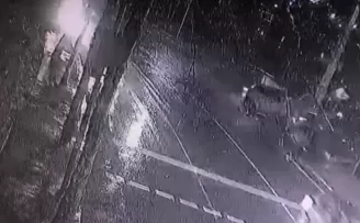 İstanbul’da feci kaza kamerada: Motor tamamen koptu, 1’i ağır 4 yaralı
