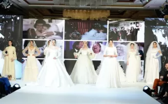 İstanbul’da gelinlik defilesi moda severleri büyüledi