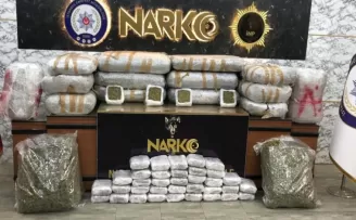 İstanbul’da minibüste 190 kilogram Hint keneviri ele geçirildi
