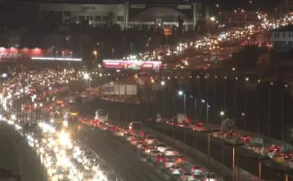 İstanbul’da okullar açıldı, trafik yoğunluğu arttı
