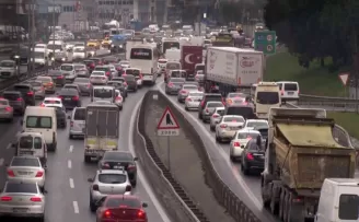 İstanbul’da sabah saatlerinde trafik etkili oldu
