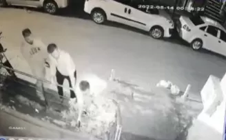 İstanbul’da silahlı saldırı kamerada: “Harun çık dışarıya” diyerek ateş etti
