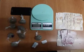 İstanbul’da sokakta uyuşturucu satan şahıslara operasyon
