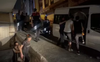 İstanbul’da uyuşturucu baskınından kaçak göçmen çıktı
