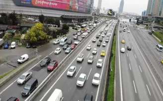 İstanbul’da yağmur ve kar yağışı sonrası kısıtlama trafiği erken başladı
