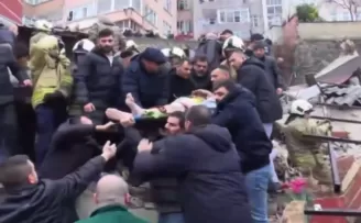 İstanbul Fatih’te doğal gaz patlaması! Mahsur kalanlar kurtarılıyor