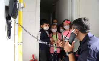 İstanbul İtfaiyesi’nden Kartallı minik öğrencilere yangın eğitimi
