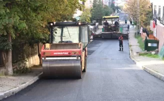 İstanbul Maltepe’de yol yenileme çalışmaları tüm hızıyla sürüyor