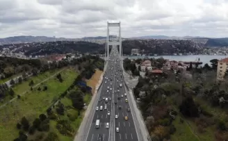 İstanbul’un boş meydanları ve trafiği havadan böyle görüntülendi
