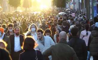 İstiklal Caddesi’nde korona virüs unutuldu
