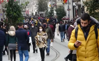 İstiklal Caddesi’ndeki kalabalık pes dedirtti
