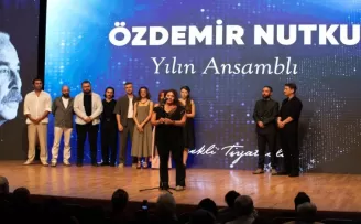 İzBBŞT, Özdemir Nutku Tiyatro Ödülleri’nden dört ödülle döndü