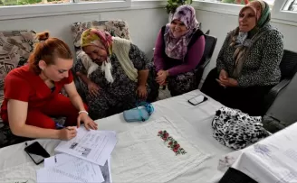 İzmir Bornova’da sağlık eğitimi köylerde