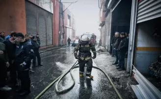 İzmir Buca’da depo yangını kısa sürede söndürüldü