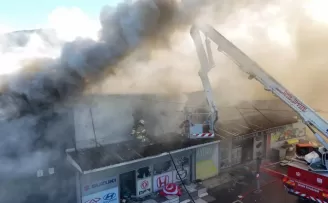 İzmir Buca’daki işyeri yangını kontrol altına alındı