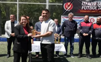 İzmir’de itfaiyecilerden anlamlı turnuva