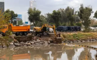İzmir’de sağanak yağış ve fırtına nedeniyle ekipler seferber oldu